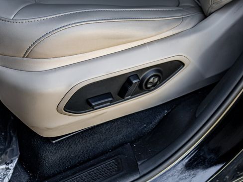 Used 2024 Jeep Grand Cherokee Limited AWD/4WD image 19