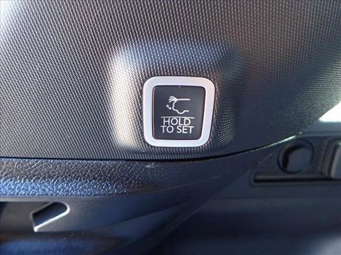 New 2026 Jeep Grand Cherokee Altitude image 9