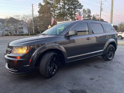 Used 2020 Dodge Journey SE w/ SE Popular Equipment Group image 4
