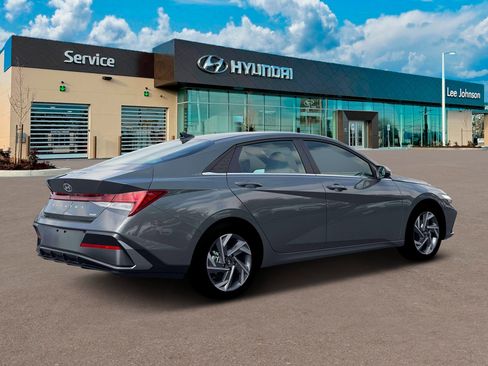 New 2026 Hyundai Elantra Limited FWD image 8