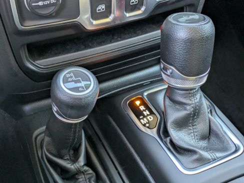 Used 2022 Jeep Wrangler Sport S image 30