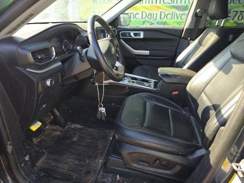 Used 2022 Ford Explorer XLT w/ Equipment Group 202A image 2