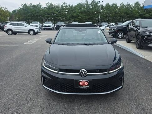Used 2025 Volkswagen Jetta SE FWD image 4