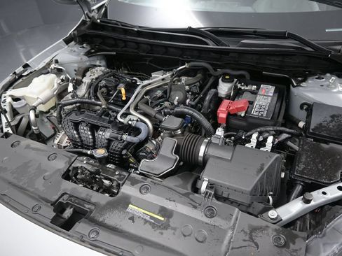 Used 2024 Nissan Altima 2.5 SV FWD image 13