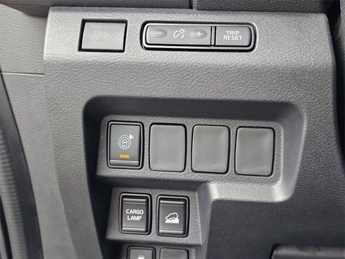 Used 2023 Nissan Frontier SV w/ Midnight Edition Package image 17