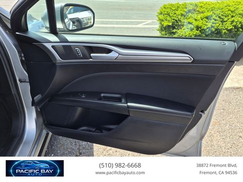 Used 2020 Ford Fusion SE image 17