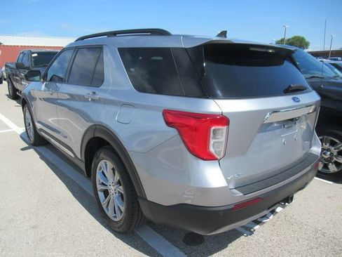 Certified 2023 Ford Explorer XLT w/ Equipment Group 202A RWD image 4