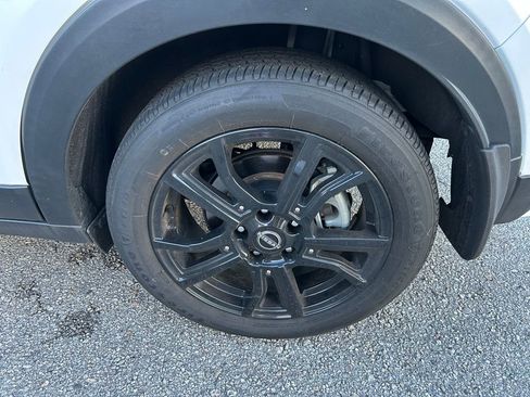 Used 2023 Nissan Kicks SR w/ SR Premium Package image 9