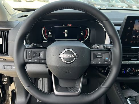 New 2026 Nissan Pathfinder Platinum image 9