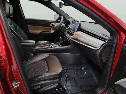 Used 2025 Jeep Compass Latitude image 15