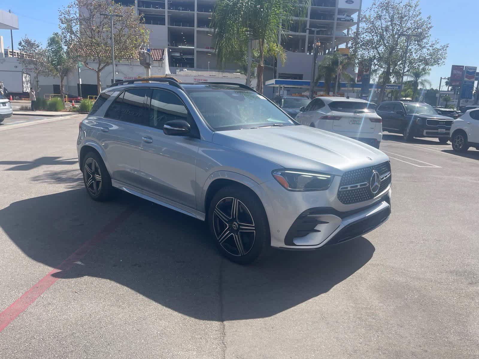 Used 2026 Mercedes-Benz GLE 450 4MATIC w/ Night Package image 2