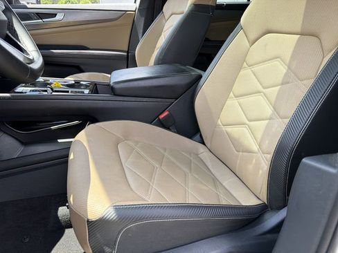 Used 2024 Volkswagen Atlas Cross Sport SE w/ Panoramic Sunroof Package FWD image 21