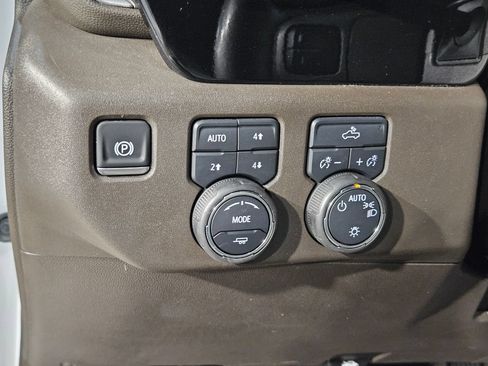 Used 2025 Chevrolet Silverado 1500 LT w/ Z71 Off-Road Package AWD/4WD image 24