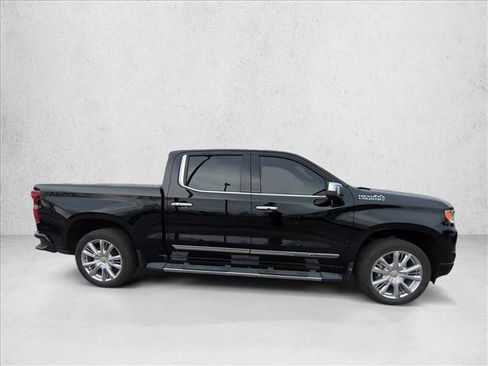 Used 2022 Chevrolet Silverado 1500 High Country w/ High Country Premium Package image 4