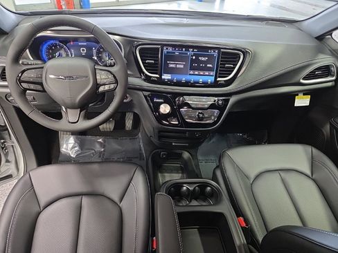New 2026 Chrysler Pacifica Select FWD image 11