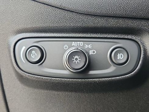Used 2021 Chevrolet Equinox Premier FWD image 18
