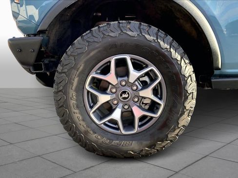 Used 2023 Ford Bronco Badlands image 11