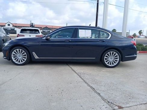 Used 2017 BMW 740i image 6