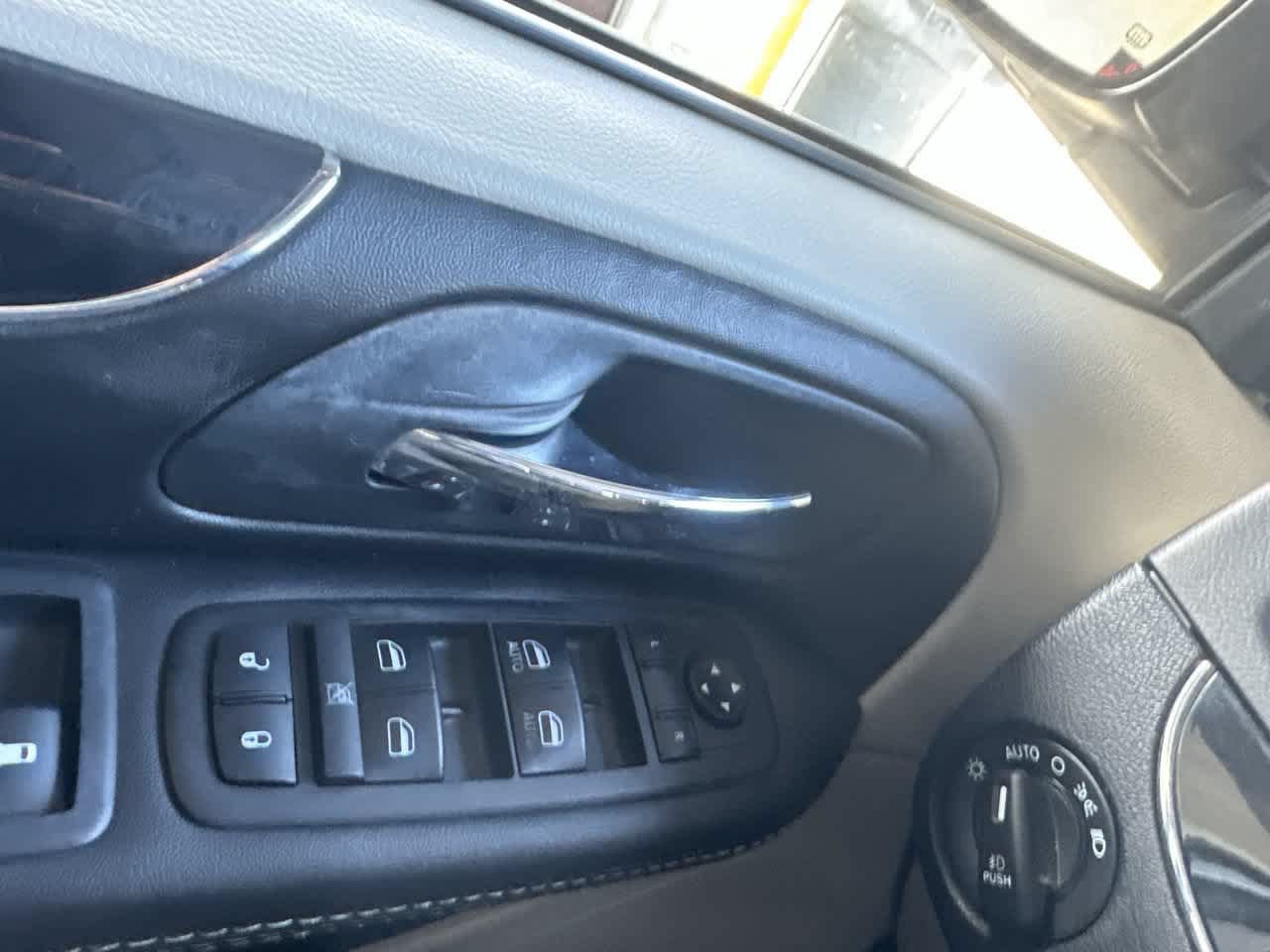 Used 2019 Dodge Grand Caravan SXT FWD image 17