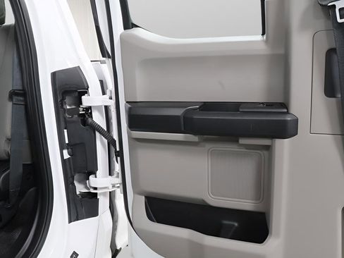 Used 2021 Ford F250 XL w/ Power Equipment Group image 22