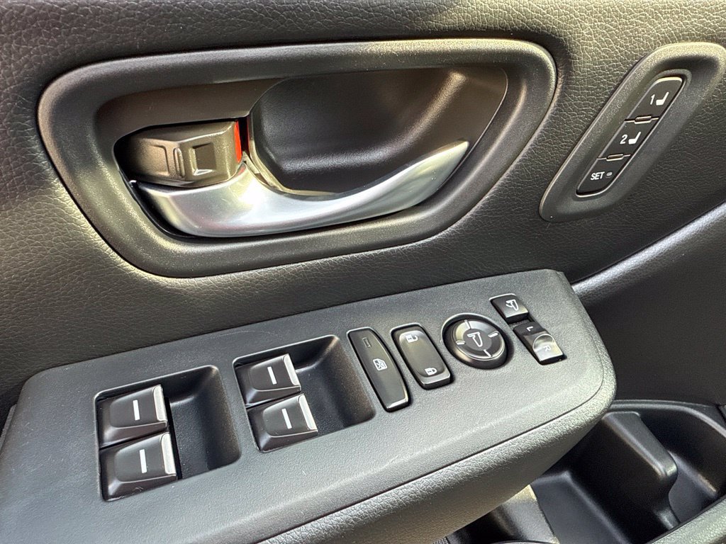 Used 2025 Honda Pilot Black Edition image 18