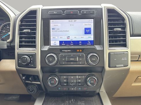 Used 2021 Ford F250 Lariat w/ Chrome Package image 15