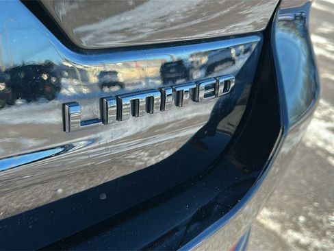 Used 2023 Jeep Grand Cherokee Limited w/ Black Appearance Package image 11