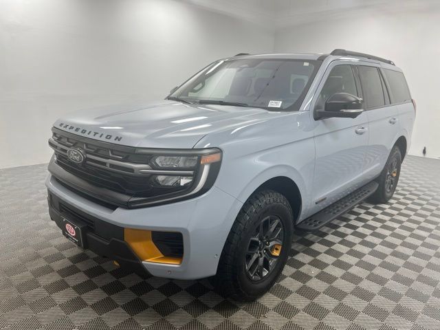 Used 2025 Ford Expedition Tremor AWD/4WD image 2