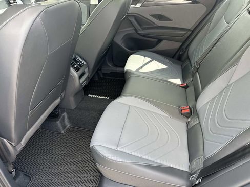 New 2025 Volkswagen Tiguan SE image 16