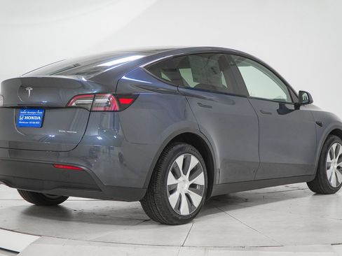 Used 2023 Tesla Model Y Long Range image 13