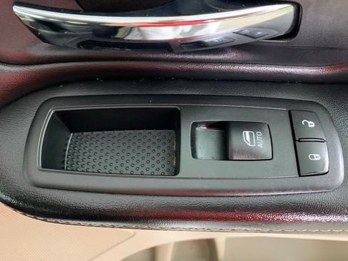 Used 2015 Chrysler Town & Country Touring-L w/ Driver Convenience Group FWD image 34