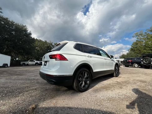 Used 2024 Volkswagen Tiguan SE image 38