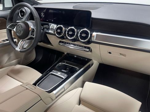 Used 2026 Mercedes-Benz GLB 250 4MATIC image 28