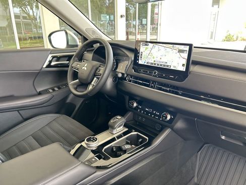 Used 2026 Mitsubishi Outlander SE image 22