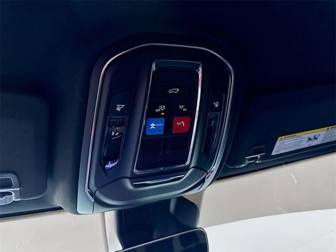 Used 2025 Jeep Grand Cherokee L Limited w/ Black Appearance Package image 36