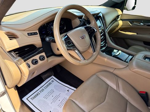 Used 2020 Cadillac Escalade ESV Platinum image 28