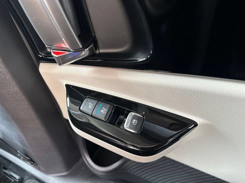 Used 2024 Kia Carnival SX Prestige FWD image 32