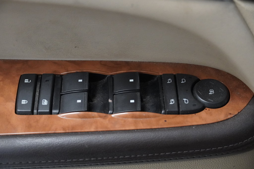 Used 2008 Buick Enclave CXL w/ Entertainment Package #3 FWD image 9