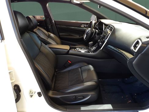 Used 2023 Nissan Maxima SR w/ Sport Mat Group image 17