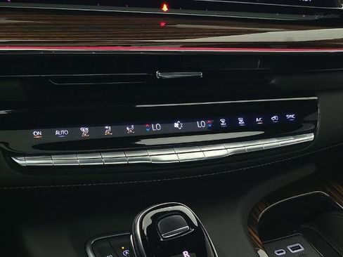 Used 2023 Cadillac Escalade ESV Premium Luxury AWD/4WD image 29