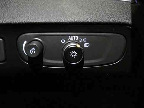 Used 2021 Buick Enclave Essence FWD image 17
