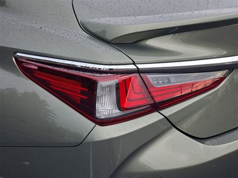 New 2025 Lexus ES 300h w/ Luxury Package image 35