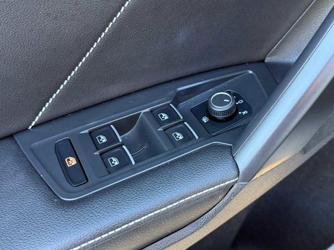 Certified 2023 Volkswagen Tiguan SE image 12