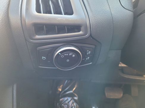 Used 2017 Ford Focus SE image 30