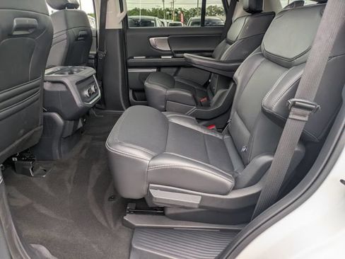 Used 2025 Ford Expedition Platinum AWD/4WD image 27