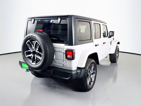 Used 2024 Jeep Wrangler Unlimited w/ Convenience Group AWD/4WD image 10