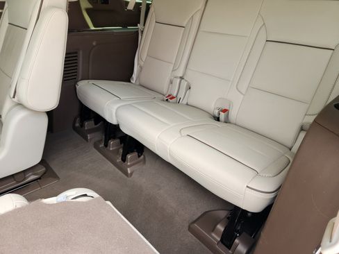 Used 2023 GMC Yukon XL Denali AWD/4WD image 14