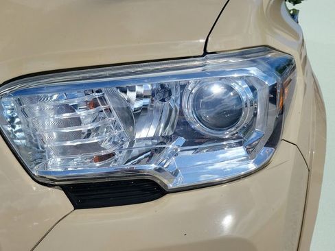 Used 2020 Toyota Tacoma SR5 image 17