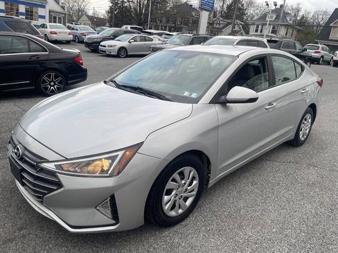 Used 2019 Hyundai Elantra SE FWD image 11