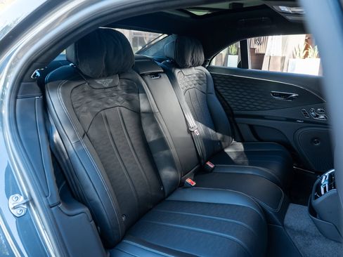 Used 2025 Bentley Flying Spur Plug-In Hybrid AWD/4WD image 59
